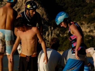 Poniendose los esquis